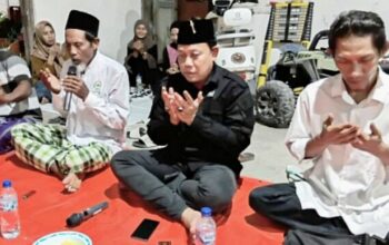 Wujud Syukur Kemerdekaan, Wakil Ketua DPRD Bojonegoro Bambang Sutriyono Salurkan Pupuk Organik dan Doa Bersama Warga Temayang