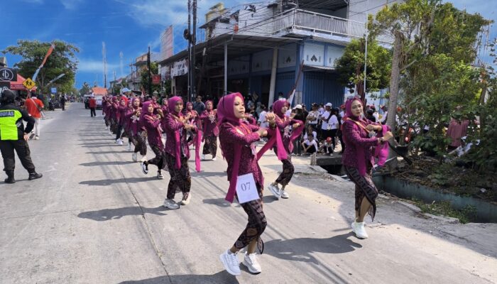 Gerak Jalan Kreasi Desa Sumuragung Sumberrejo Meriahkan HUT ke-81 RI