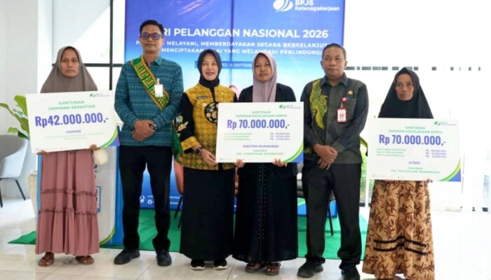 Serahkan Santunan Harpelnas, Wabup Nurul Azizah Tegaskan Komitmen Perlindungan Pekerja Rentan