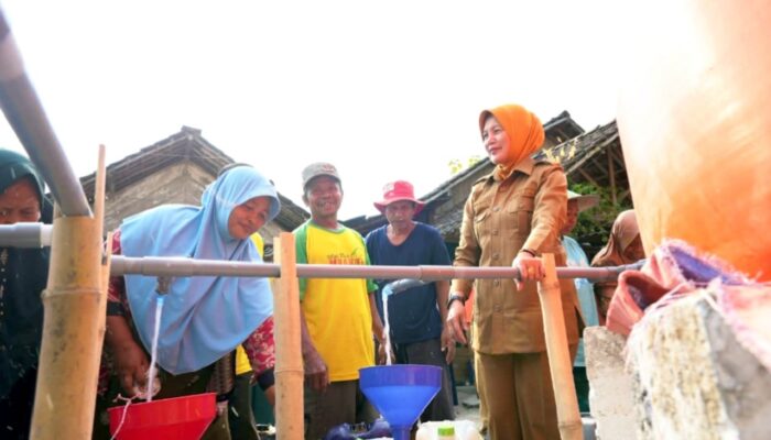 Pemkab Bojonegoro Dorong Pola Praktis Penyaluran Air Bersih Musim Kemarau