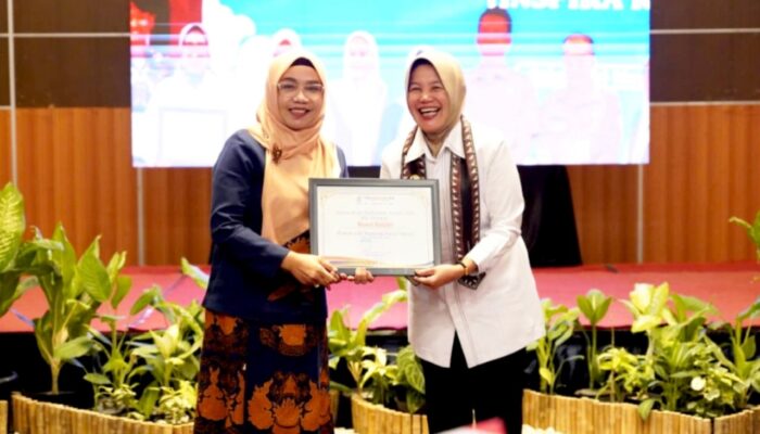 Satu Tahun Inspira Risbo: Wabup Bojonegoro Nurul Azizah Raih Dedication Awards 2026