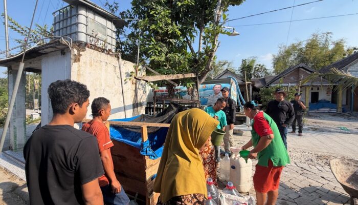 Anggota DPRD Fraksi Gerindra Hendrik Arfianto Hadir di Tengah Warga, Bantuan Air Bersih Menjangkau Tiga Kecamatan di Bojonegoro