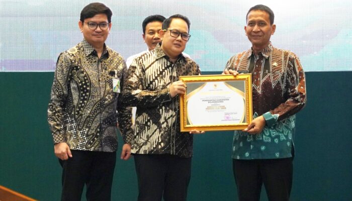 Bojonegoro Raih Peringkat II Jamsostek Award Jatim 2026, Bupati Setyo Wahono Terima Penghargaan di Surabaya