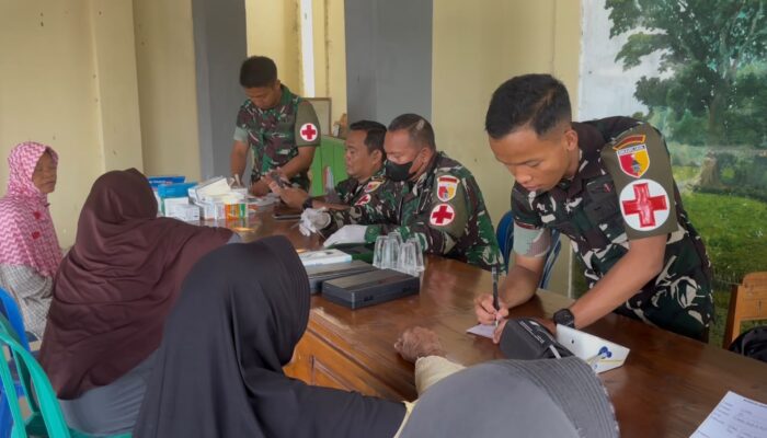 Brigif TP 33/Naga Sesha Gelar Karya Bakti dan Pengobatan Gratis di Desa Sumberbendo Bojonegoro 