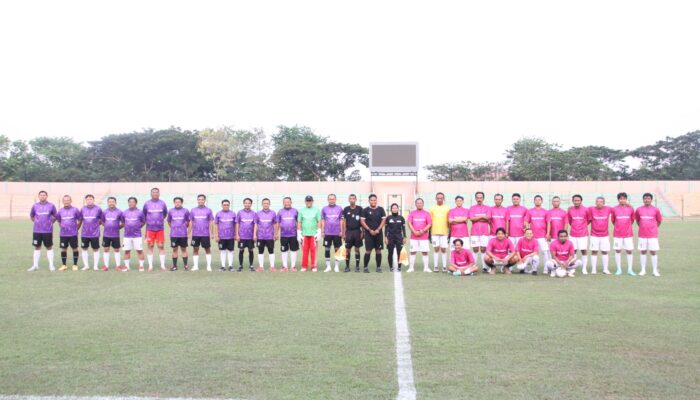 Bangun Sinergi Lewat Fun Football, EMCL Tanding Sepak Bola Lawan DPRD, KPU, dan Wartawan Bojonegoro