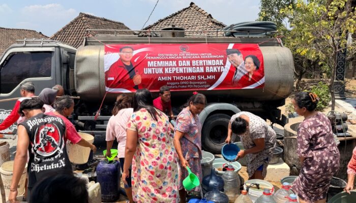 Tangani Kekeringan di Dapil 4, Anggota DPRD Bojonegoro Amin Thohari Salurkan Air Bersih ke 7 Desa