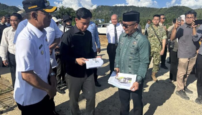 Tinjau Huntara di Tapsel, Wapres Gibran Pastikan Pembangunan Huntap Warga Terdampak Bencana Dimulai Bulan Ini