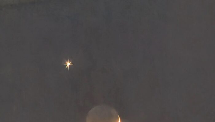 Langit Bojonegoro Jadi Panggung Astronomi, Bulan Sabit dan Venus Tampil Mempesona