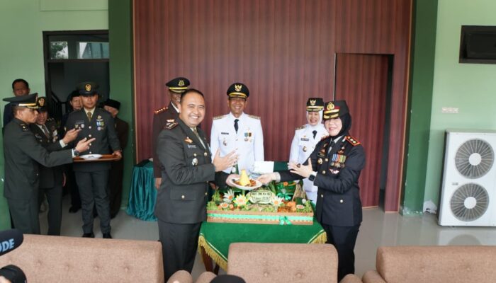 Hadiri Upacara di Makodim 0813, Kapolres Bojonegoro Bawa Kejutan 