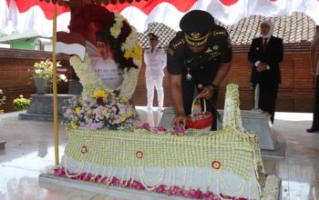 Ziarah Makam Pahlawan Nasional, Danrem Untoro Ajak Teladani Sifat Kepahlawan Gubernur Suryo
