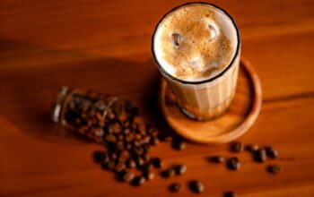 Tipuan Secangkir Kopi: Benarkah Kafein Membuat Belajar Lebih Efektif atau Hanya Menunda Lelah?