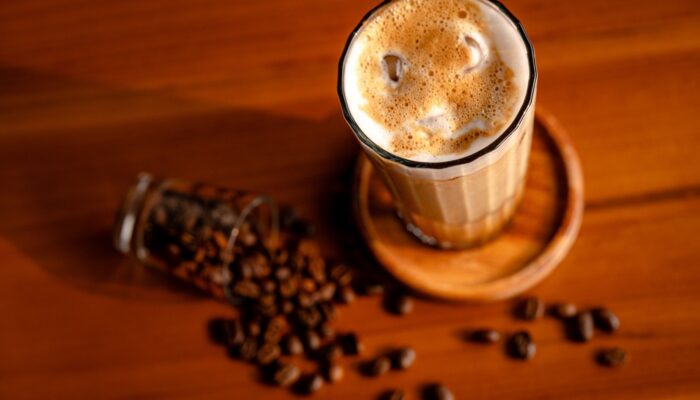 Tipuan Secangkir Kopi: Benarkah Kafein Membuat Belajar Lebih Efektif atau Hanya Menunda Lelah?