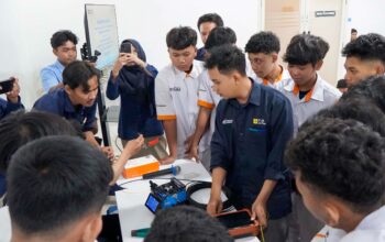 Perluas Wawasan Industri Telekomunikasi, 62 Siswa SMK Pawyatan Daha 1 Belajar Teknologi Fiber Optik di PLN Icon Plus