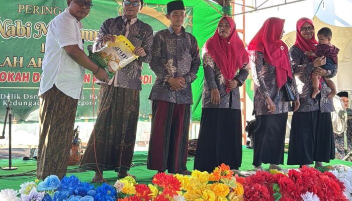 Dukung Pendidikan Keagamaan, Anggota DPRD Bojonegoro Amin Thohari Santuni Santri Yatim dan Guru TPQ di Babad Kedungadem
