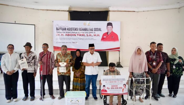Dr. H. Abidin Fikri Salurkan Bantuan Aksesibilitas dan Sembako untuk 99 Warga Bojonegoro-Tuban
