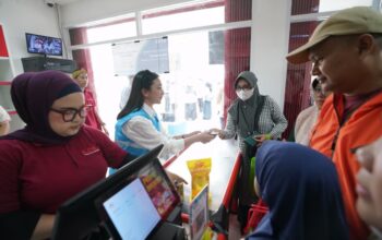 Semangat Hari Sumpah Pemuda, Dekatkan Layanan ke Desa, PLN dan Wamendagri Dorong Transaksi Listrik Mudah Lewat KDKMP di Jawa Barat