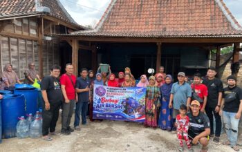 Tidak Hanya Jago Service Hp, PTHB Bojonegoro Salurkan 96.000 Liter Air Bersih di Tiga Wilayah