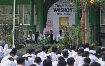 Perkuat Akhlak Siswa, Kepala Kemenag Tuban Meluncurkan Ngaji Kitab Washaya di MAN 1 Tuban