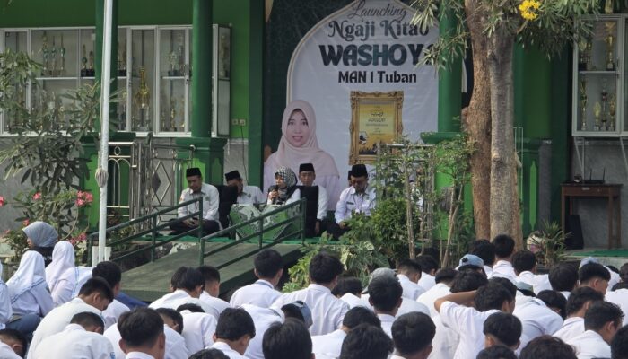 Perkuat Akhlak Siswa, Kepala Kemenag Tuban Meluncurkan Ngaji Kitab Washaya di MAN 1 Tuban