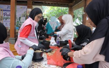 Dari Barang Bekas Jadi Bernilai, Srikandi PLN Icon Plus Ajak Masyarakat Peduli Lingkungan